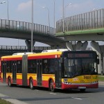 Kierowcy autobusów miejskich często są wrogo nastawieni do skuterów.