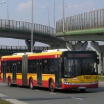 44.3 Kierowcy autobusów miejskich często są wrogo nastawieni do skuterów.
