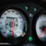 Prędkościomierz jest wyskalowany do 220 km/h... Prędkościomierz jest wyskalowany do 220 km/h...