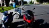 Jazda skuterem lub motorowerem: Środkiem, czy bokiem?