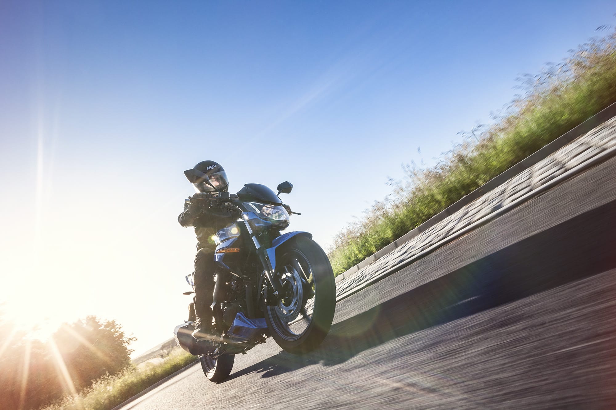 Junak RS 125 Poznaj sportowy motocykl na prawo jazdy B w