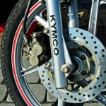 Kymco Nexxon to duże koła i wydajne hamulce. Kymco Nexxon to duże koła i wydajne hamulce.