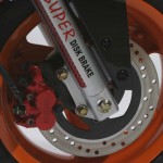hamulce-kymco-s9 Hamulce w Super 9 skutecznie zatrzymują nawet najbardziej rozpędzonych