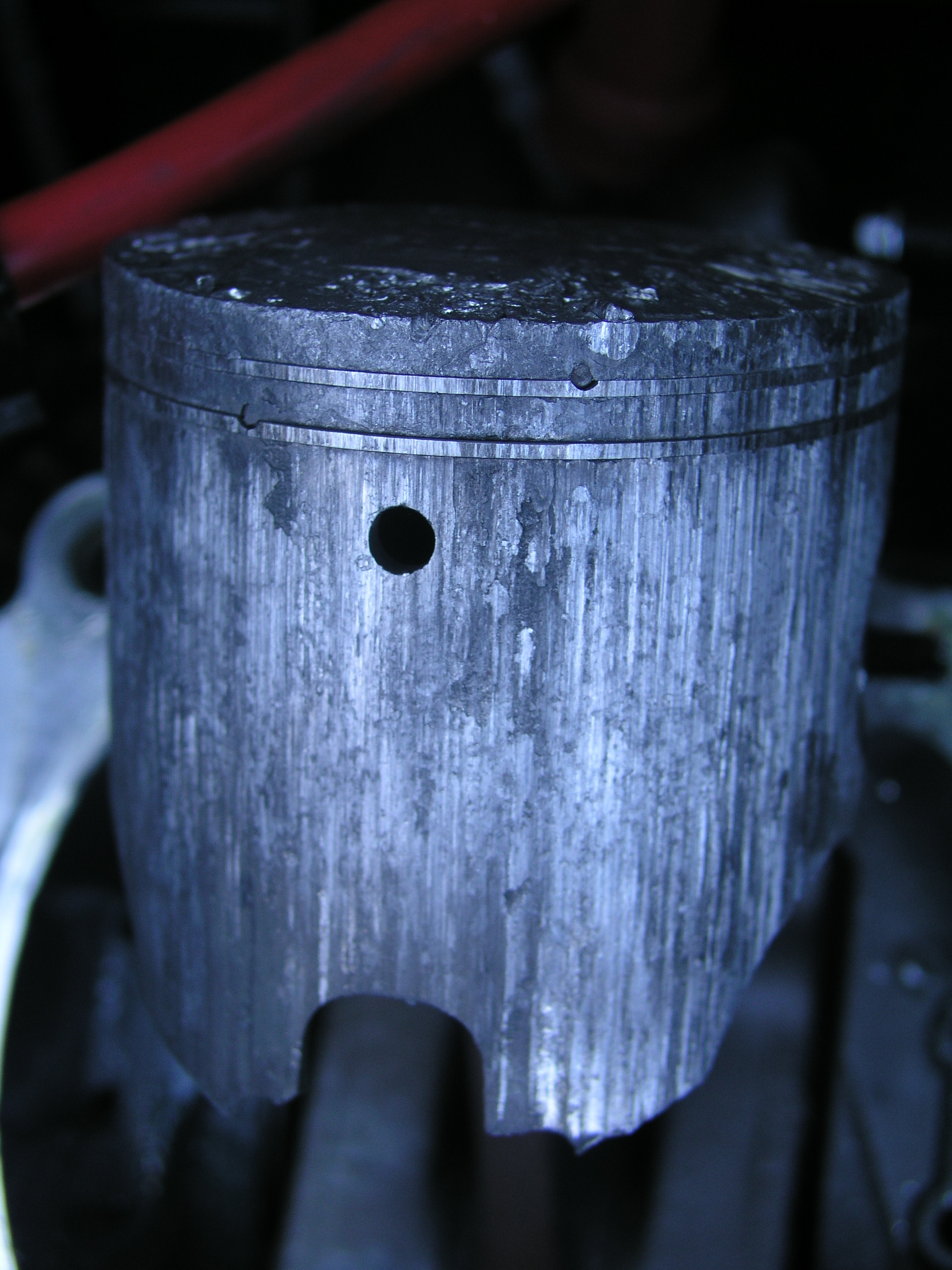 Cylinder silnika: Jak działa w sercu naszego motocykla i skutera?