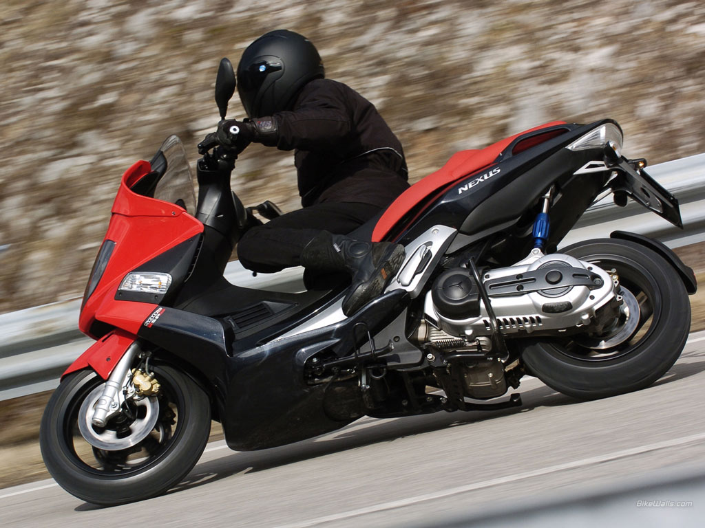 Test Gilera Nexus 500 – „Bullzeye”
