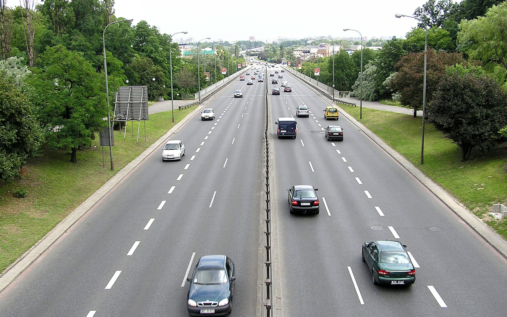 Gdzie można jeździć motocyklem po buspasie a gdzie dostaniesz mandat? Lista miast