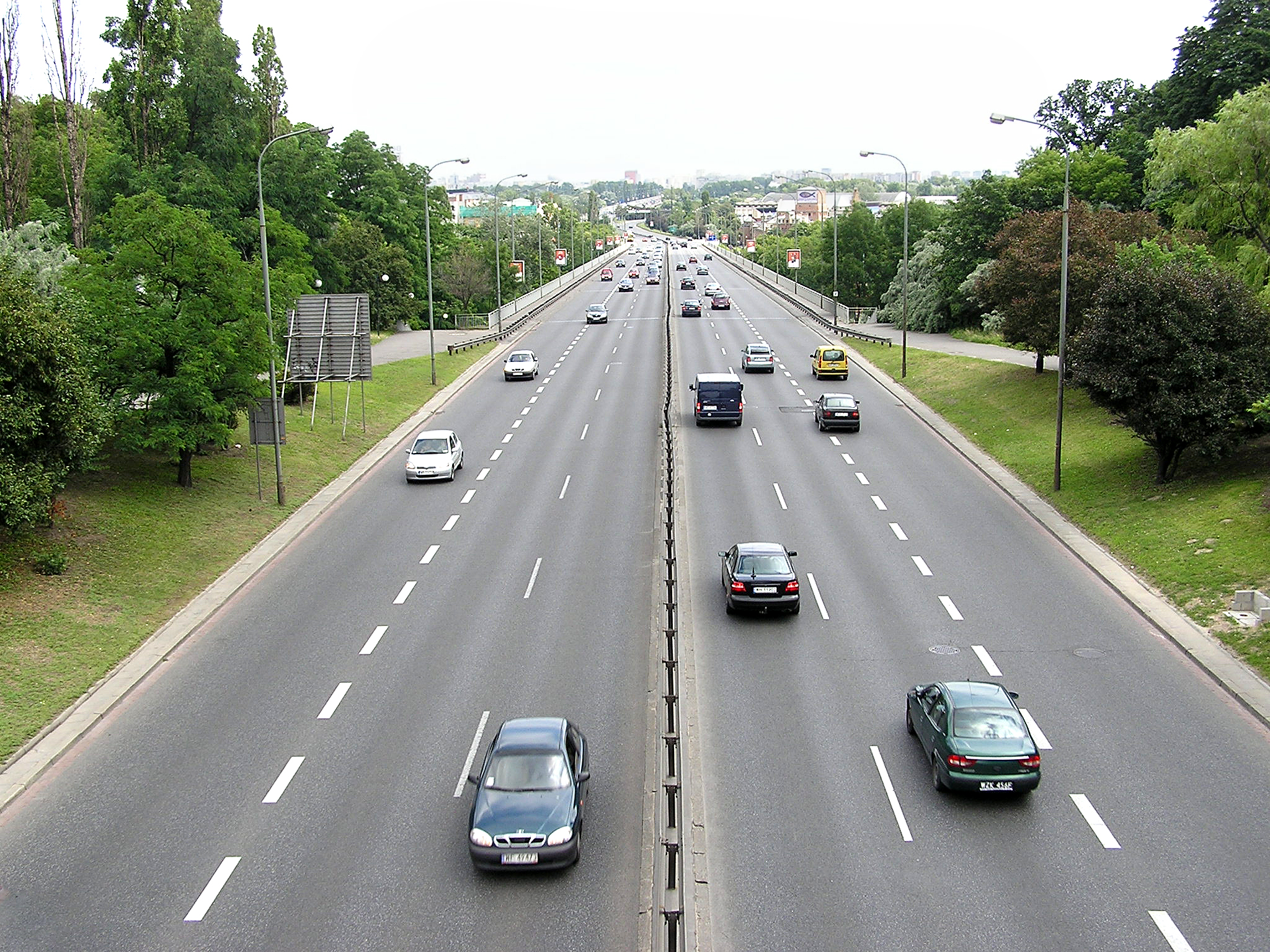 Gdzie można jeździć motocyklem po buspasie a gdzie dostaniesz mandat? Lista miast
