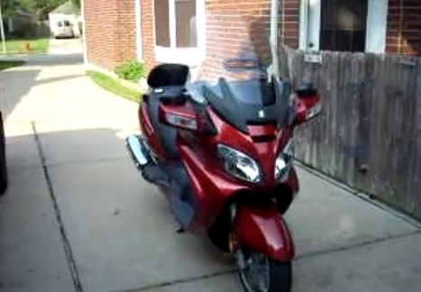 Suzuki Burgman 650 Executive: Z bliska