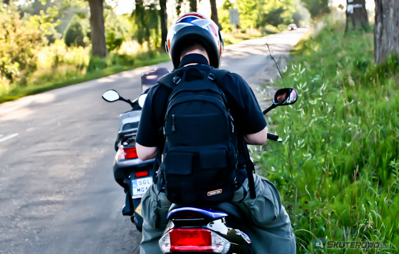 Dlaczego warto jeździć na motocyklu/skuterze z plecakiem?