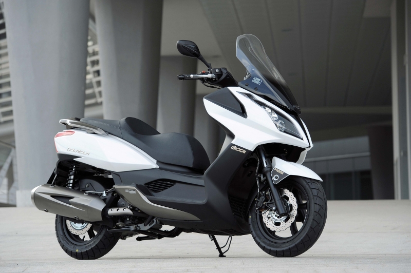 Kymco Downtown 300: Z bliska