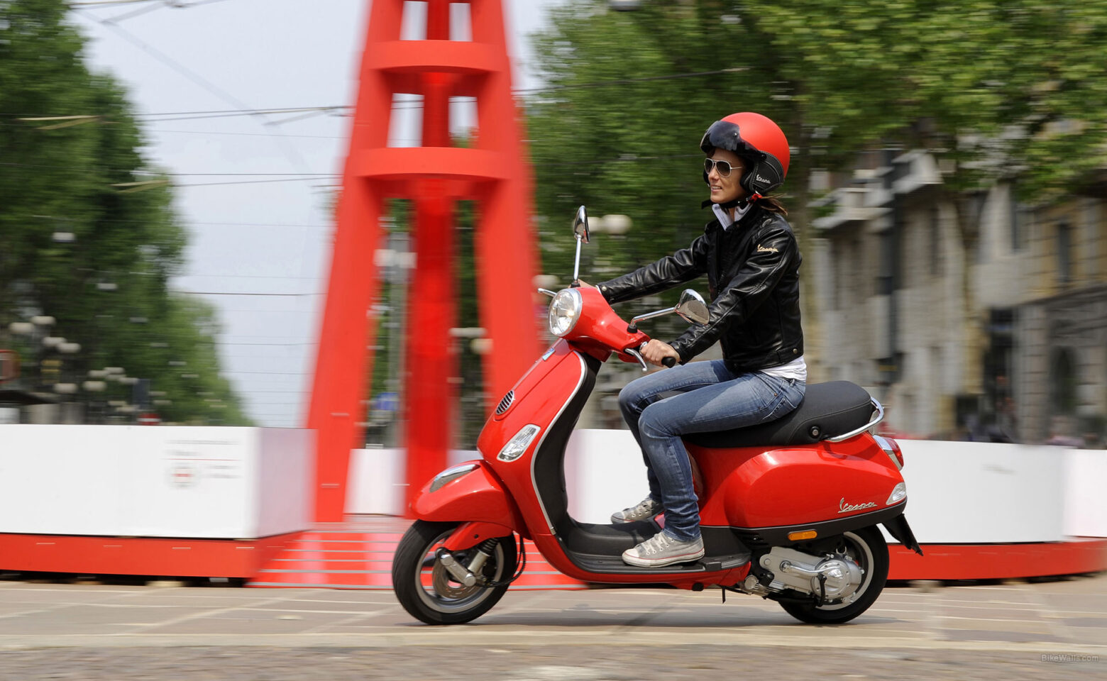 Vespa LX 50: Naj – popularniejszy skuter na świecie?