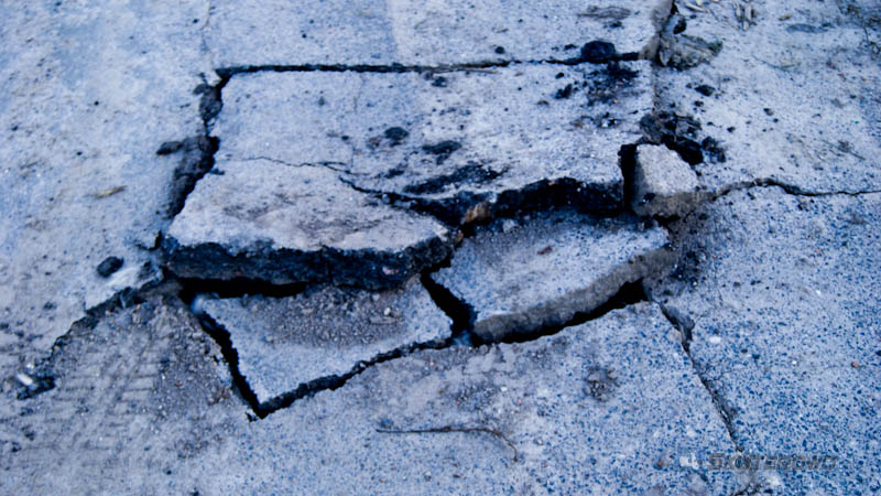 Jazda motocyklem po Polsce: Uwaga na dziury w drogach