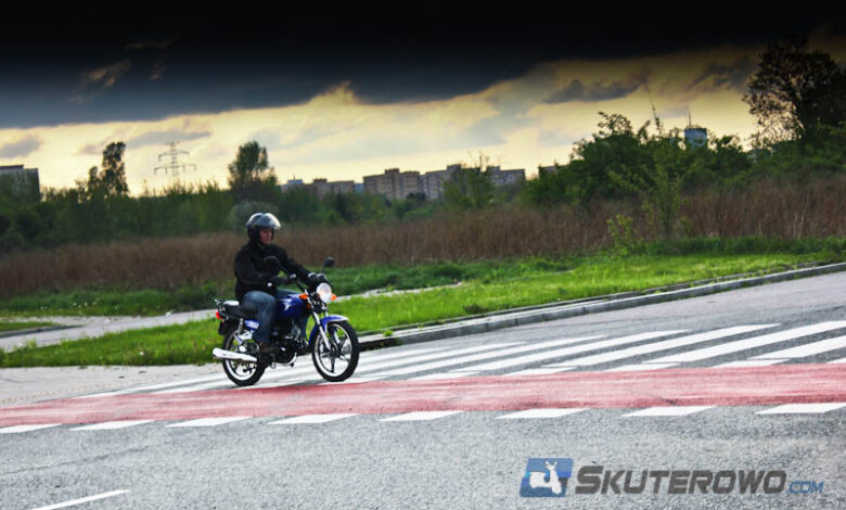 Pogoda na dziś – niebezpieczna noc: Zabezpiecz skuter lub motocykl przed wiatrem i deszczem