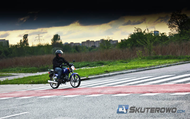 Pogoda na dziś – niebezpieczna noc: Zabezpiecz skuter lub motocykl przed wiatrem i deszczem