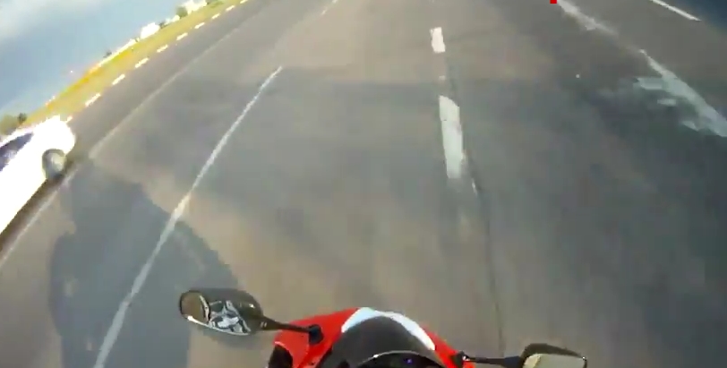 Motocyklem w krawężnik: Niewiele Brakowało…