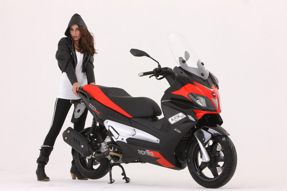 Aprilia SR Max 125/300. Sportowiec – Turysta