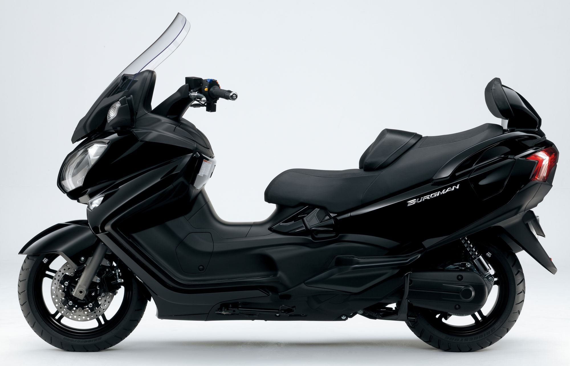 Suzuki Burgman 650 Executive 2013: Z bliska