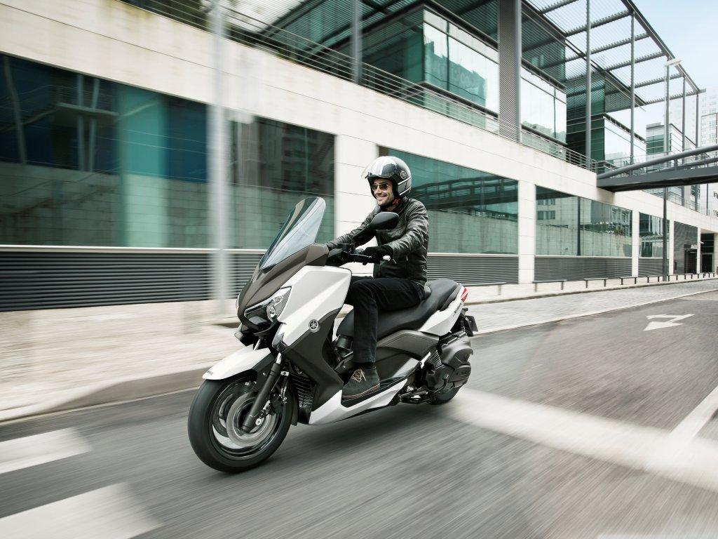 Nowa Yamaha X-Max 400: Z Bliska