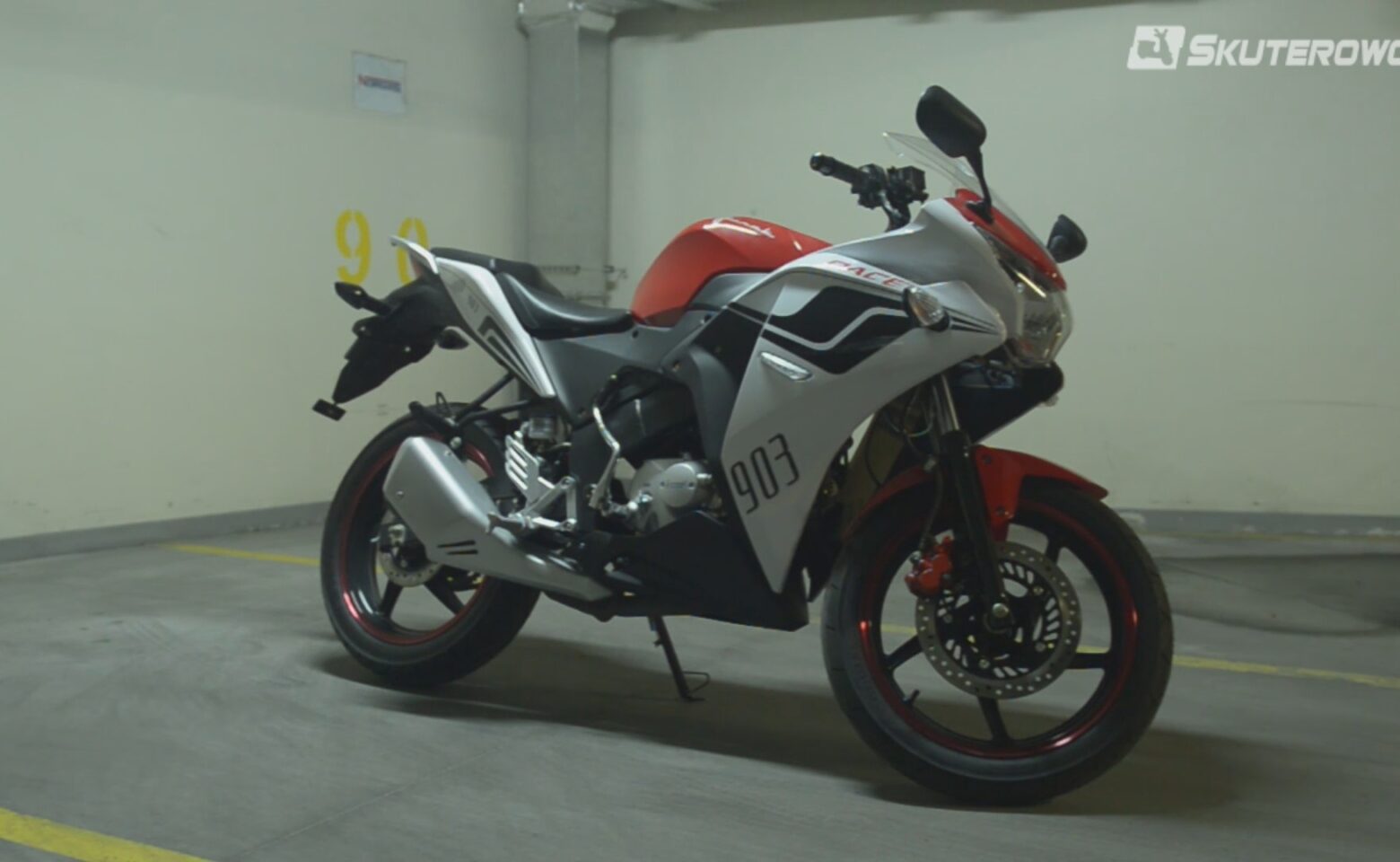 Test Junak 903 Race: By Przyciągać Spojrzenia