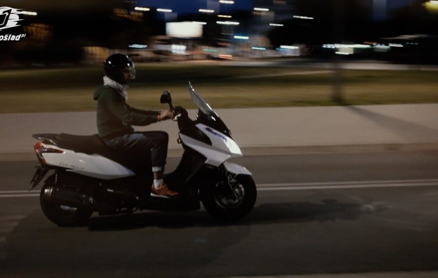 Kymco Downtown 300i: Odpalanie zimnego skutera po 3 miesiącach