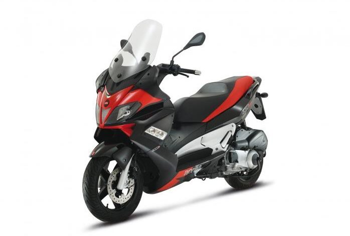 Aprilia SR Max 300 i.e.: Zdjęcia i dane techniczne