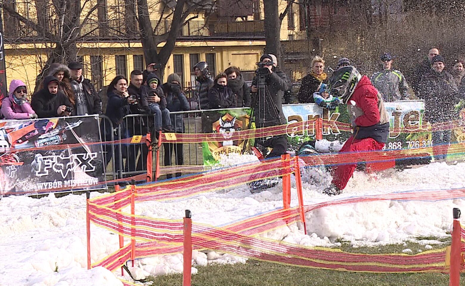 Motocykl i narty, czyli skijoering, sport dla odważnych
