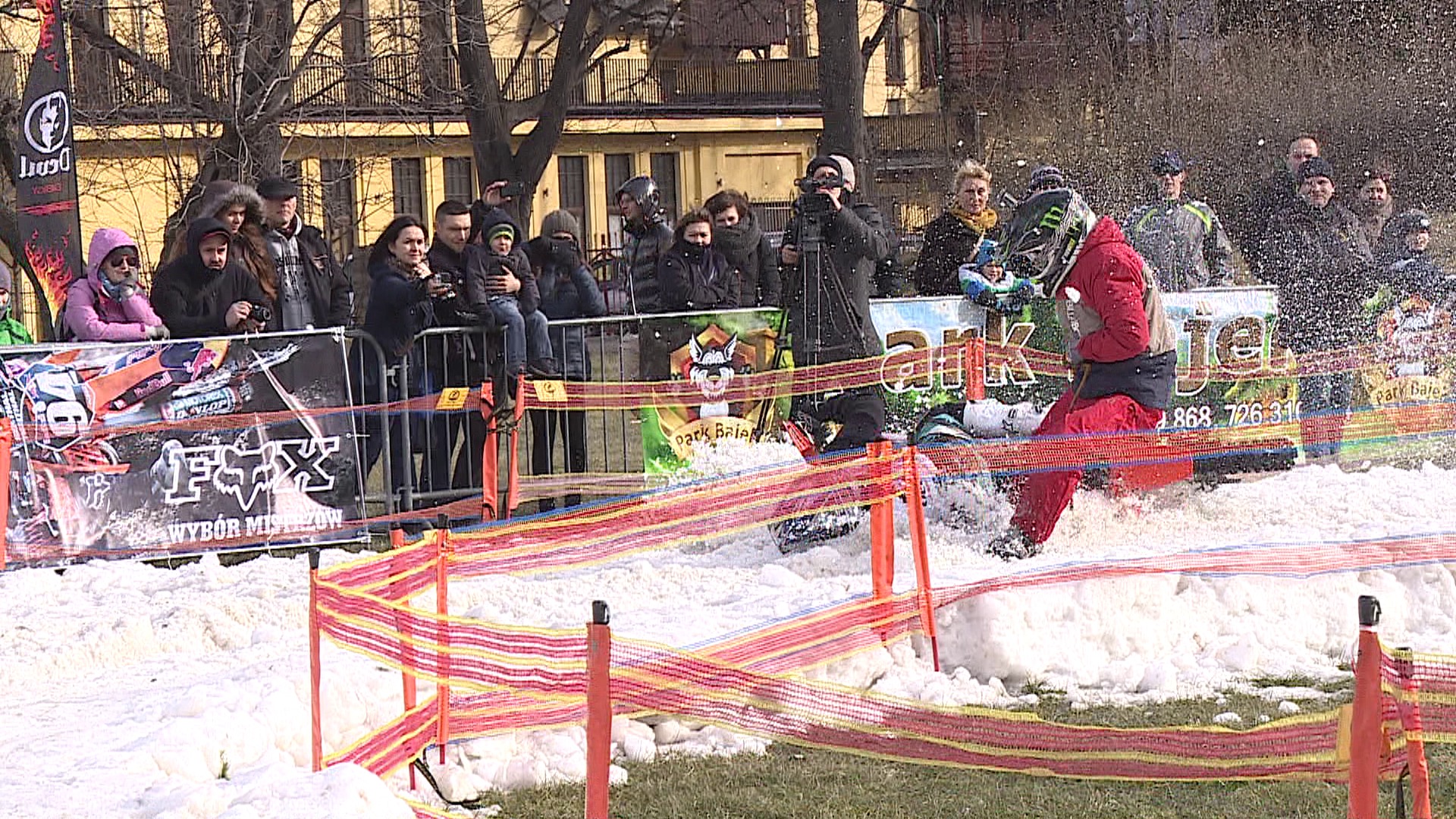 Motocykl i narty, czyli skijoering, sport dla odważnych