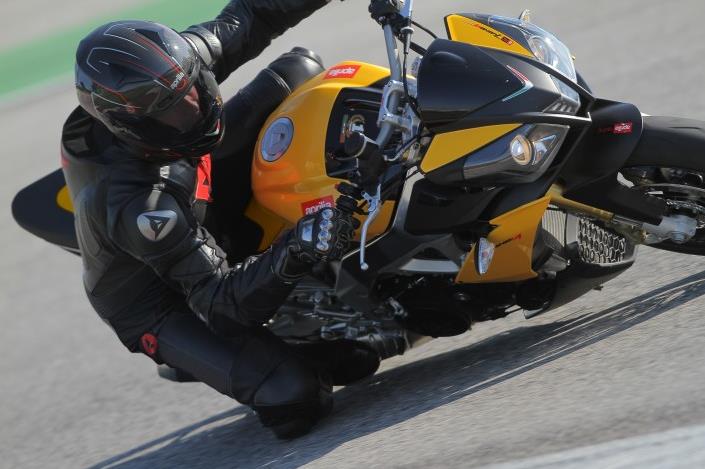 Aprilia Tuono V4 R APRC ABS: Zdjęcia i dane techniczne