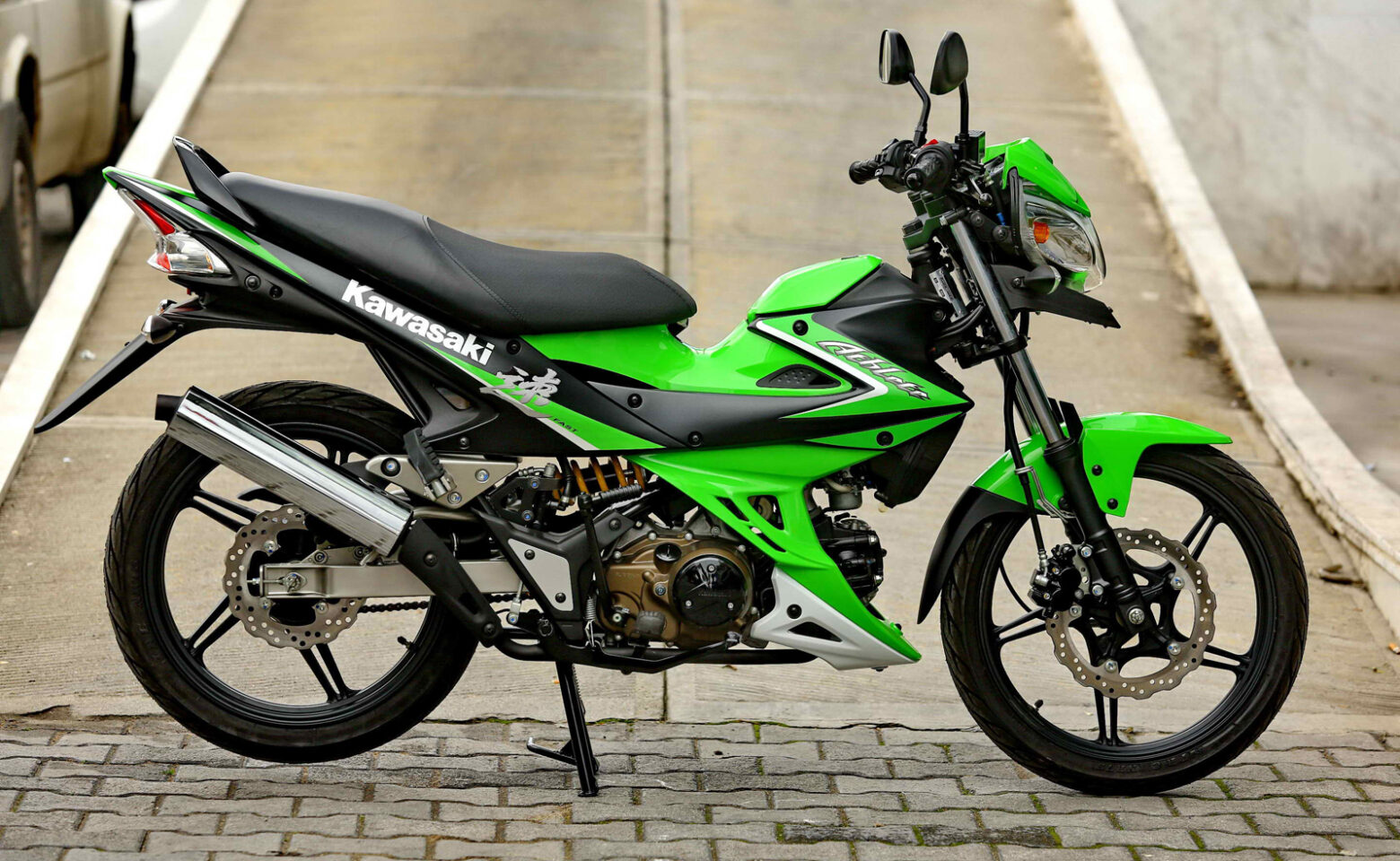 Kawasaki AX 125 Athlete wkracza do Polski