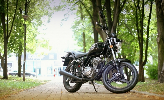 Co grozi za jazdę na moto 125 ccm na kat. B posiadanym poniżej 3 lat?