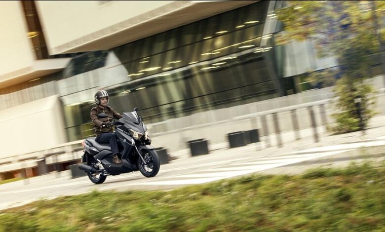 Yamaha X-MAX 250 MOMODESIGN: Zdjęcia, Opis, Cena, Dane techniczne