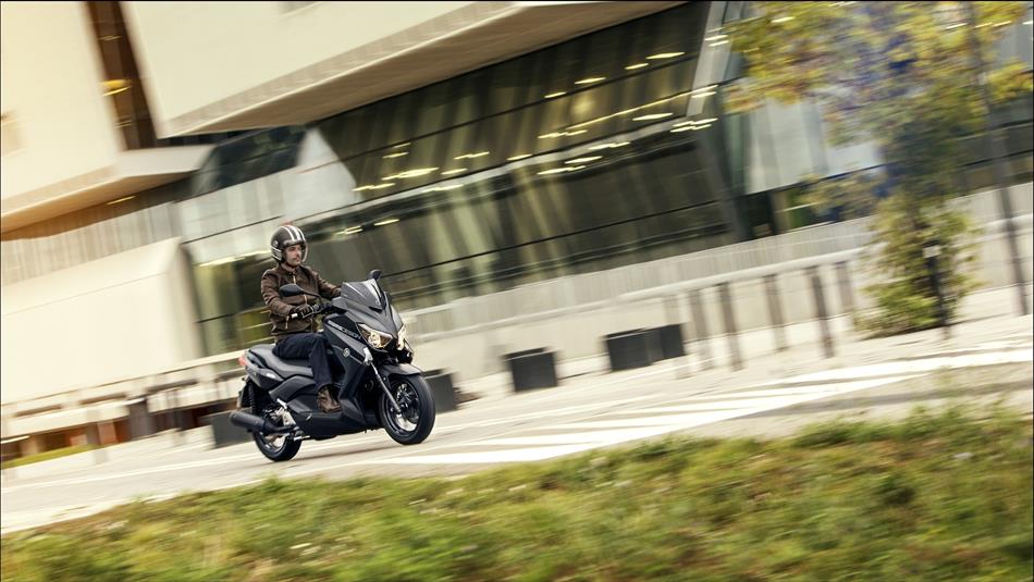 Yamaha X-MAX 250 MOMODESIGN: Zdjęcia, Opis, Cena, Dane techniczne