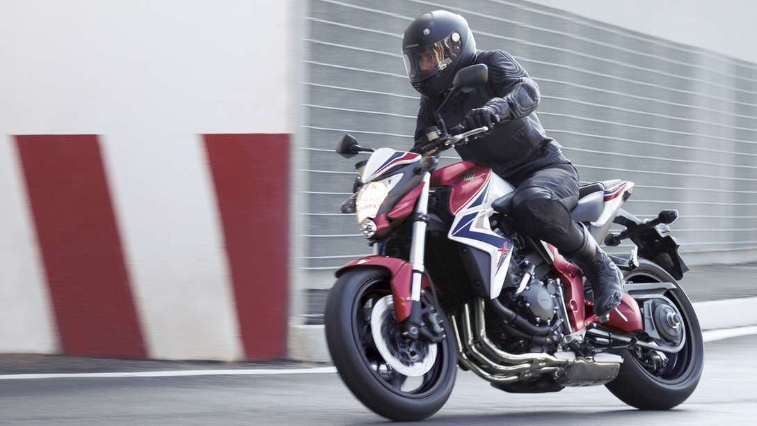Litrowe nakedy: najmocniejsze i najciekawsze sportowe motocykle miejskie. Ranking TOP5