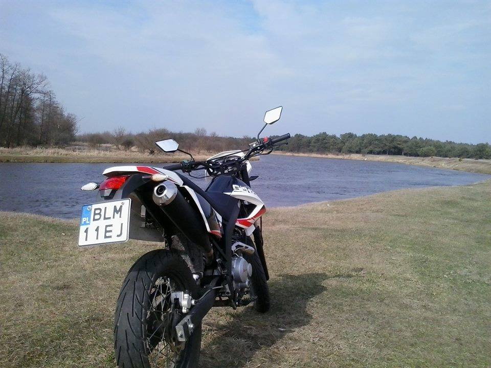 Benzer XCross 125. Chiński motocykl 125 ccm na prawo jazdy B: Czy warto?