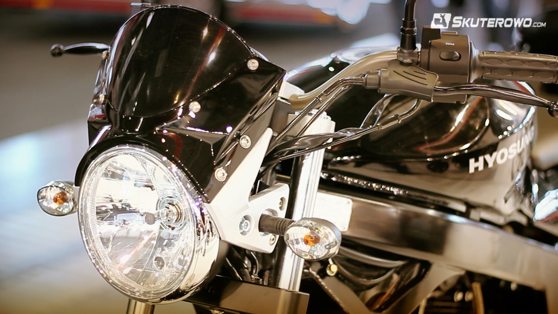 Hyosung GT 125 (motocykl na prawo jazdy B) na Targach Motor Show
