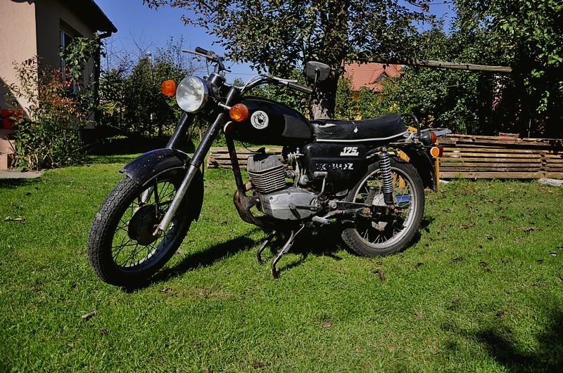 Legendarny motocykl WSK 175: Historia i dane techniczne kultowego polskiego motocykla