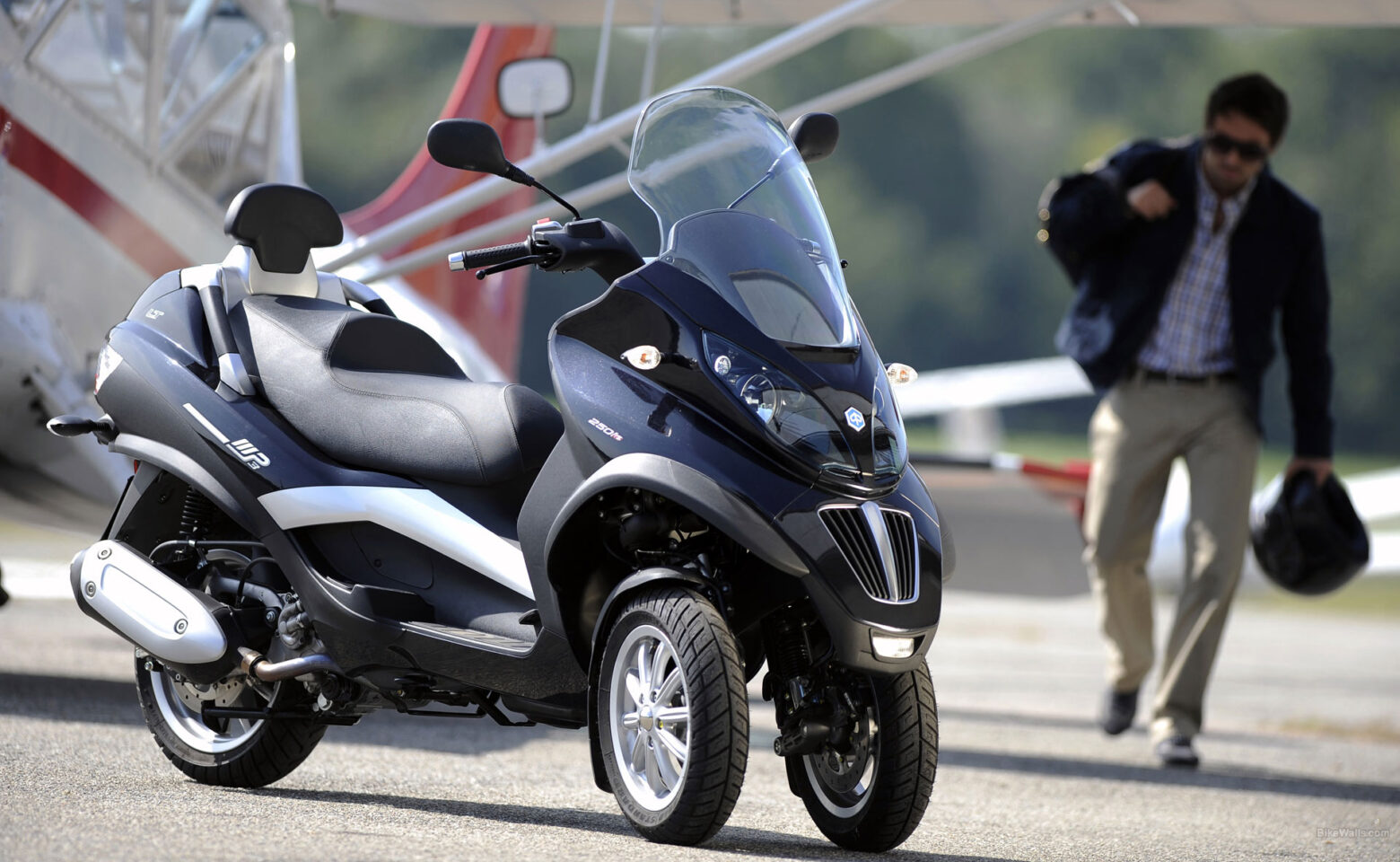 Piaggio MP3 poznaj z bliska ten trójkołowy skuter