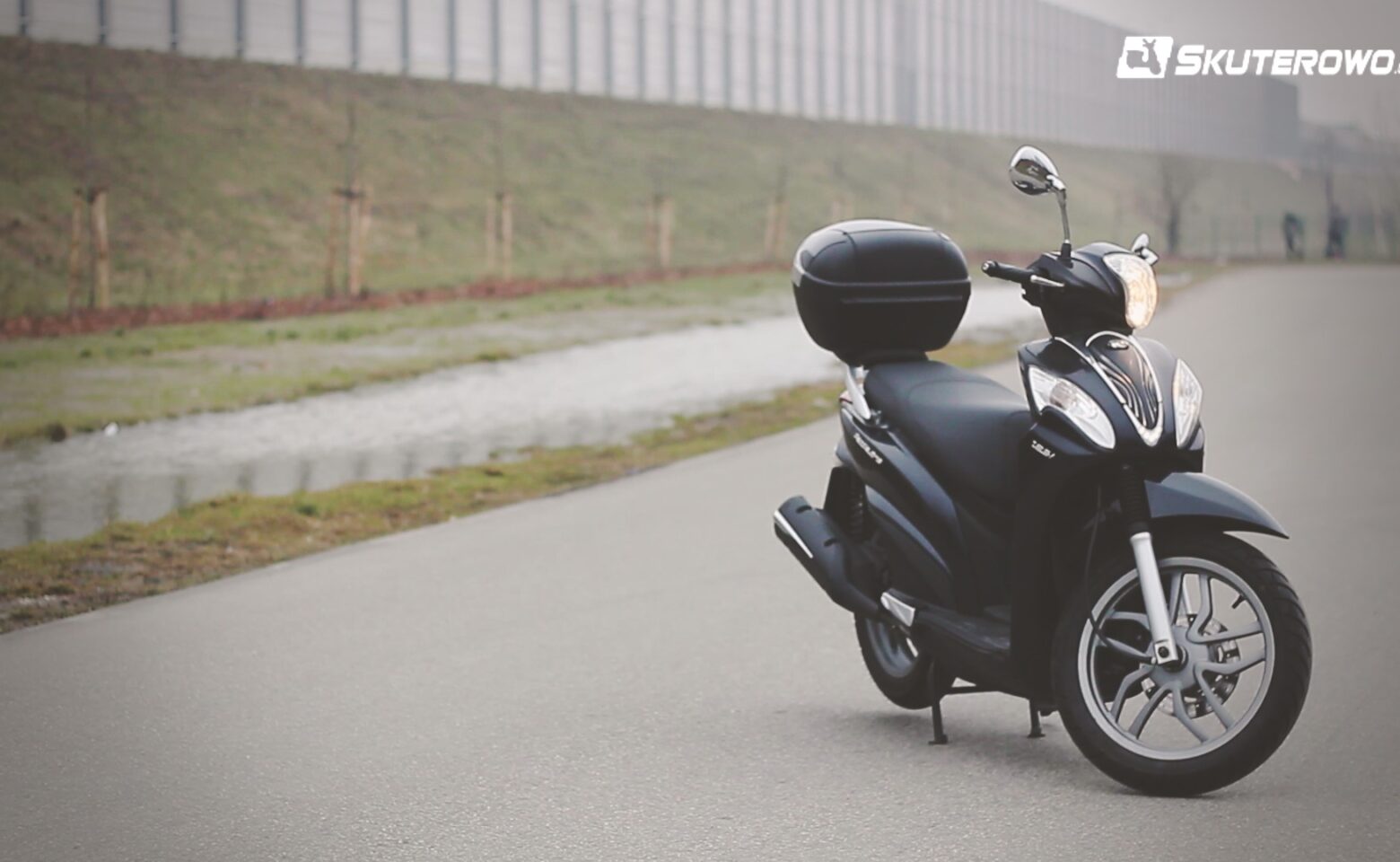 Test Kymco People One 125: Skuter co miejskich wyzwań się nie lęka