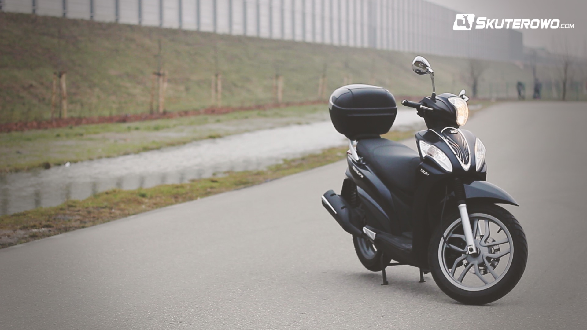 Test Kymco People One 125: Skuter co miejskich wyzwań się nie lęka