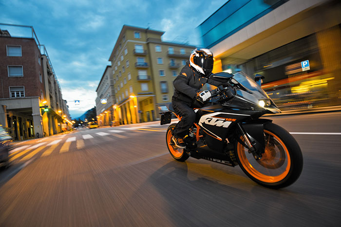 KTM RC 125: poważny motocykl na prawo jazdy kat. B.