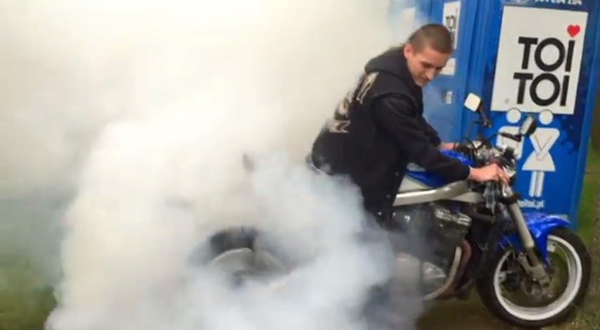 Jak nie palić gumy motocyklem? Czy nie szkoda maszyny?