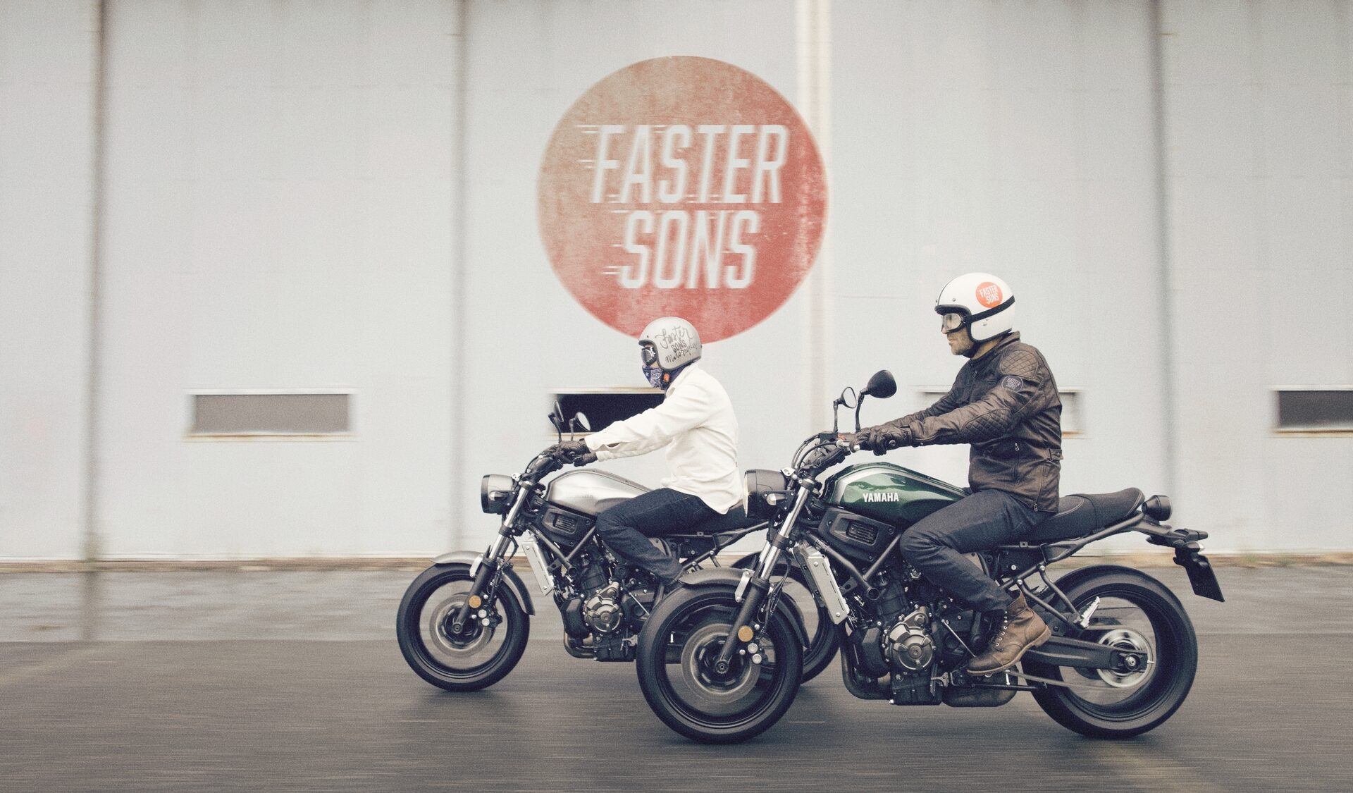 Yamaha XSR700 dołącza do kolekcji japońskiego producenta. Dostępny będzie od listopada 2015