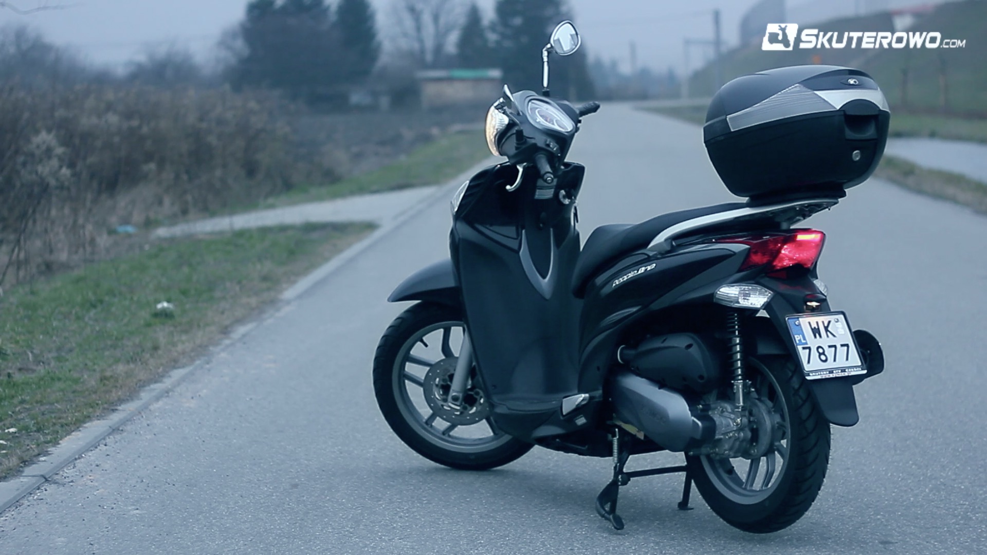 Lepiej zimować swój skuter lub motocykl w swoim garażu czy serwisie?