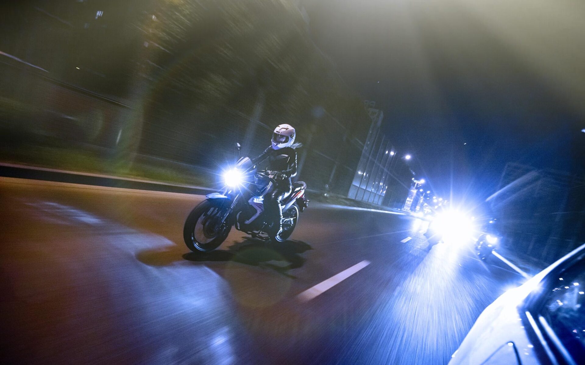 Czterokrotny wzrost rejestracji motocykli 125 ccm: Statystyki sprzedaży motocykli i motorowerów 09.2015