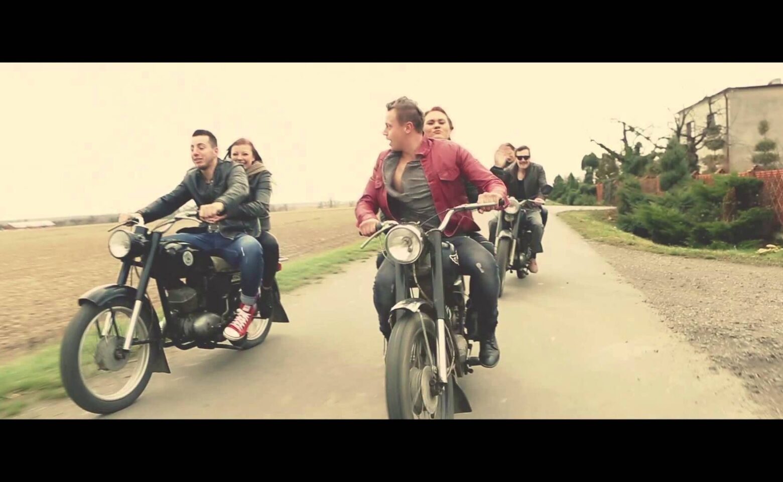 WSK czy Vespa? Na co łatwiej poderwać dziewczynę? Wyjaśnia Kabaret Malina