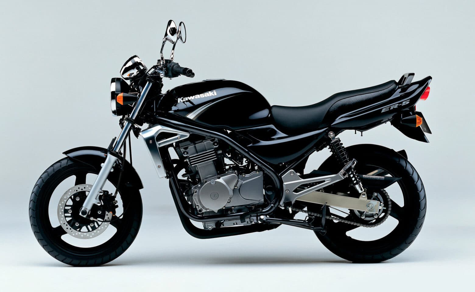Kawasaki ER5: Za co lubimy tego motocyklowego średniaka?
