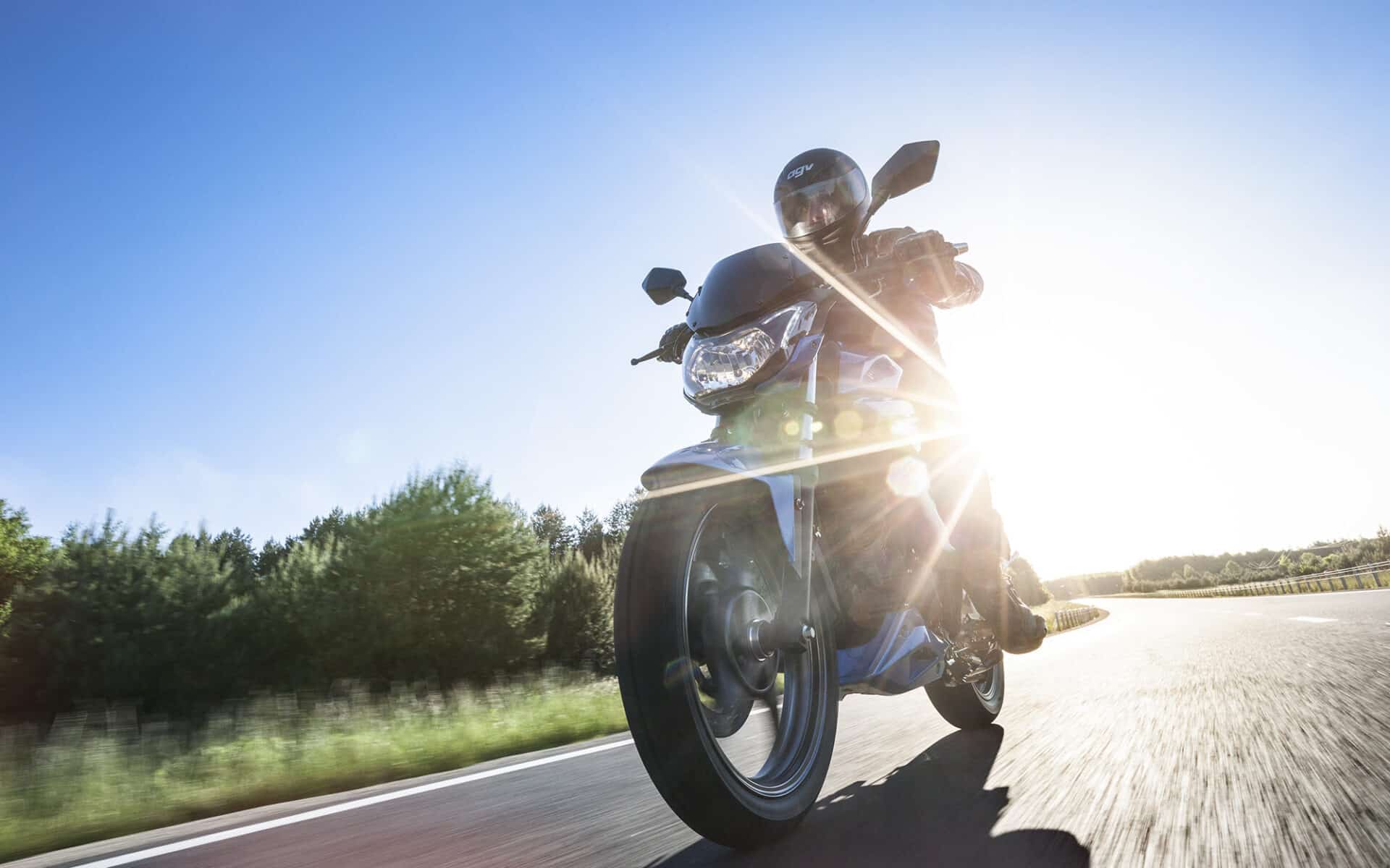Junak RS 125 Pro: Popularny RS dostał chłodzenie cieczą i drugi hamulec tarczowy