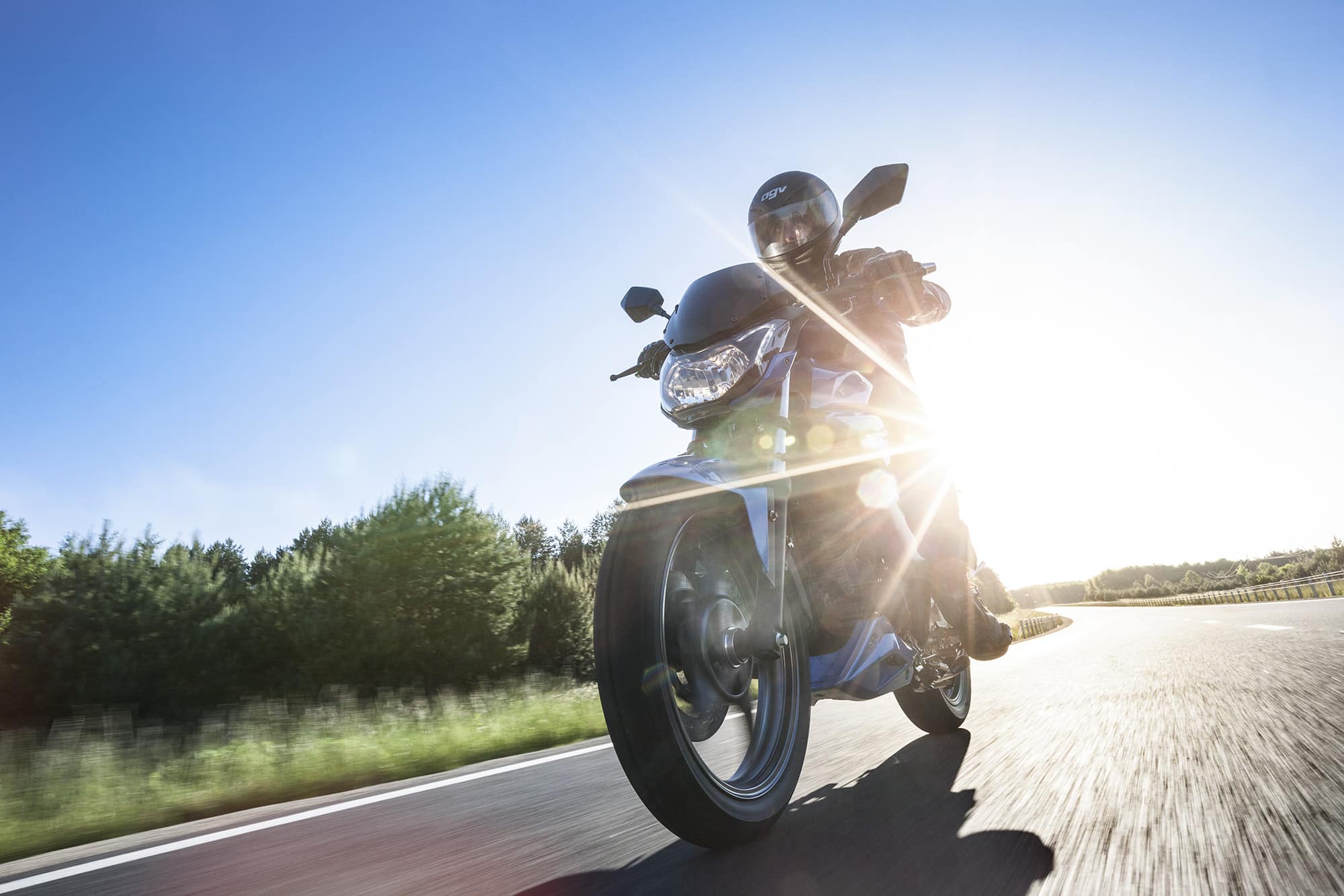 Junak RS 125 Pro: Popularny RS dostał chłodzenie cieczą i drugi hamulec tarczowy