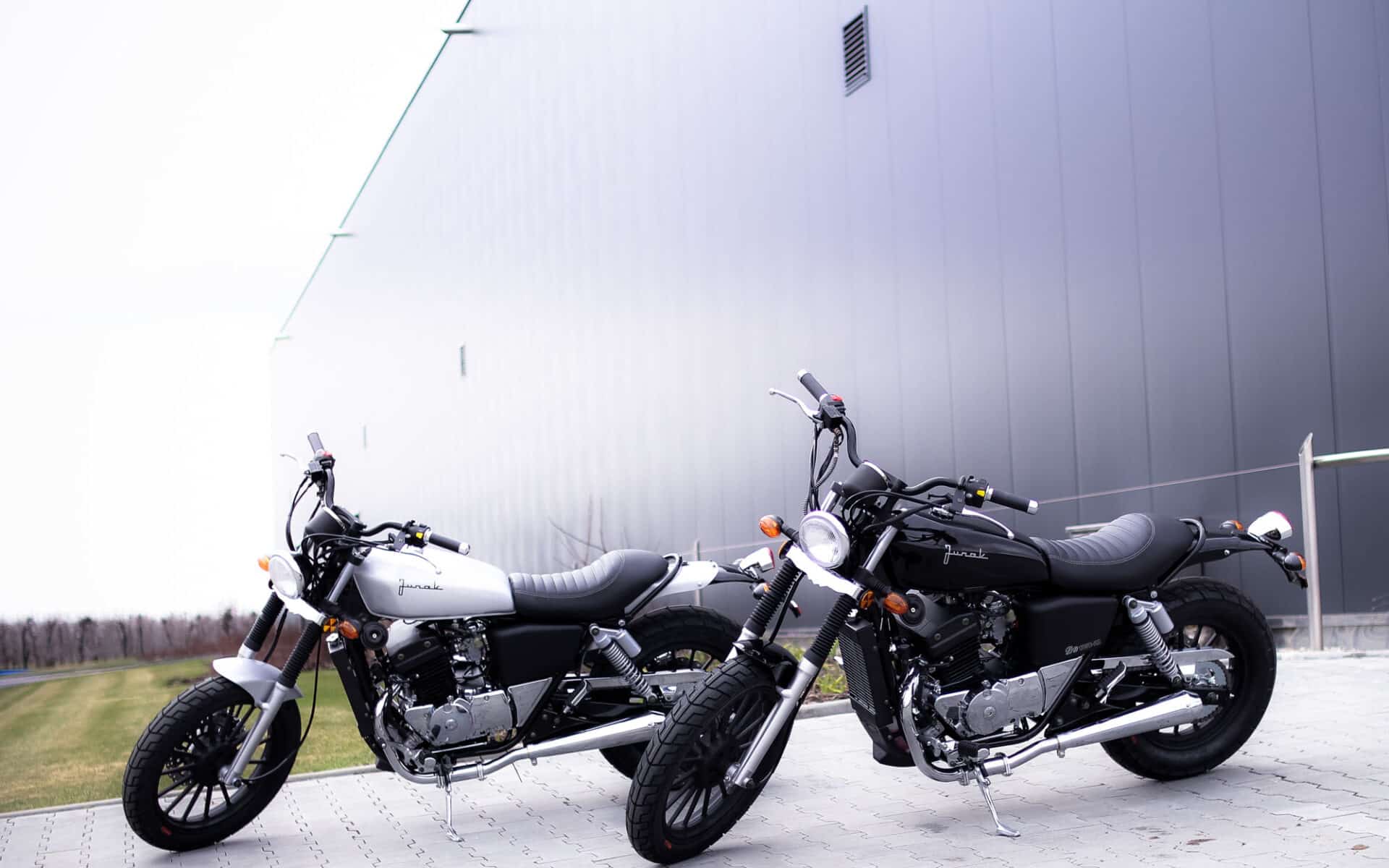 Junak M11 125 Cafe: Junak pokazuje kolejny nowy motocykl na sezon 2016. Znamy cenę