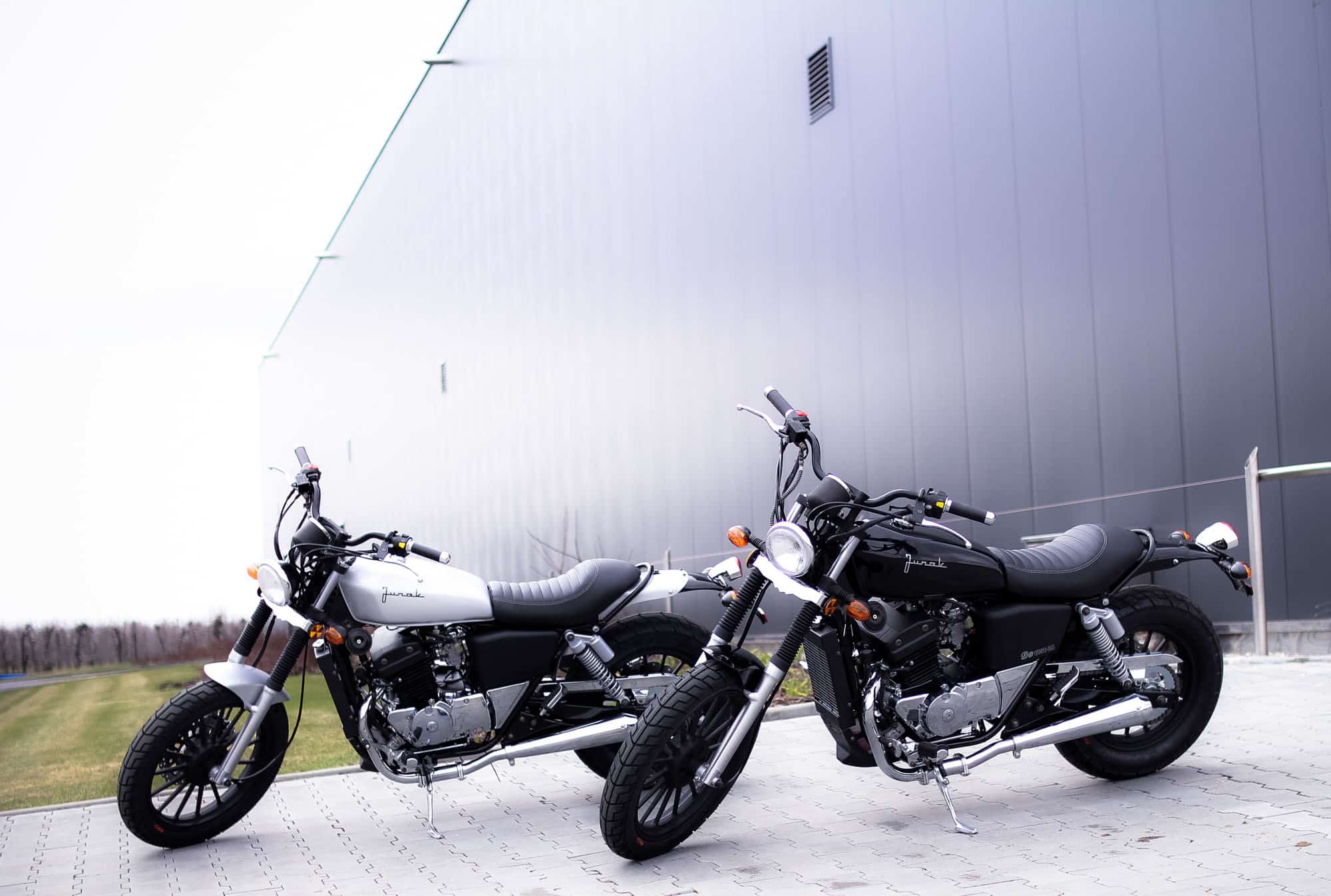 Junak M11 125 Cafe: Junak pokazuje kolejny nowy motocykl na sezon 2016. Znamy cenę